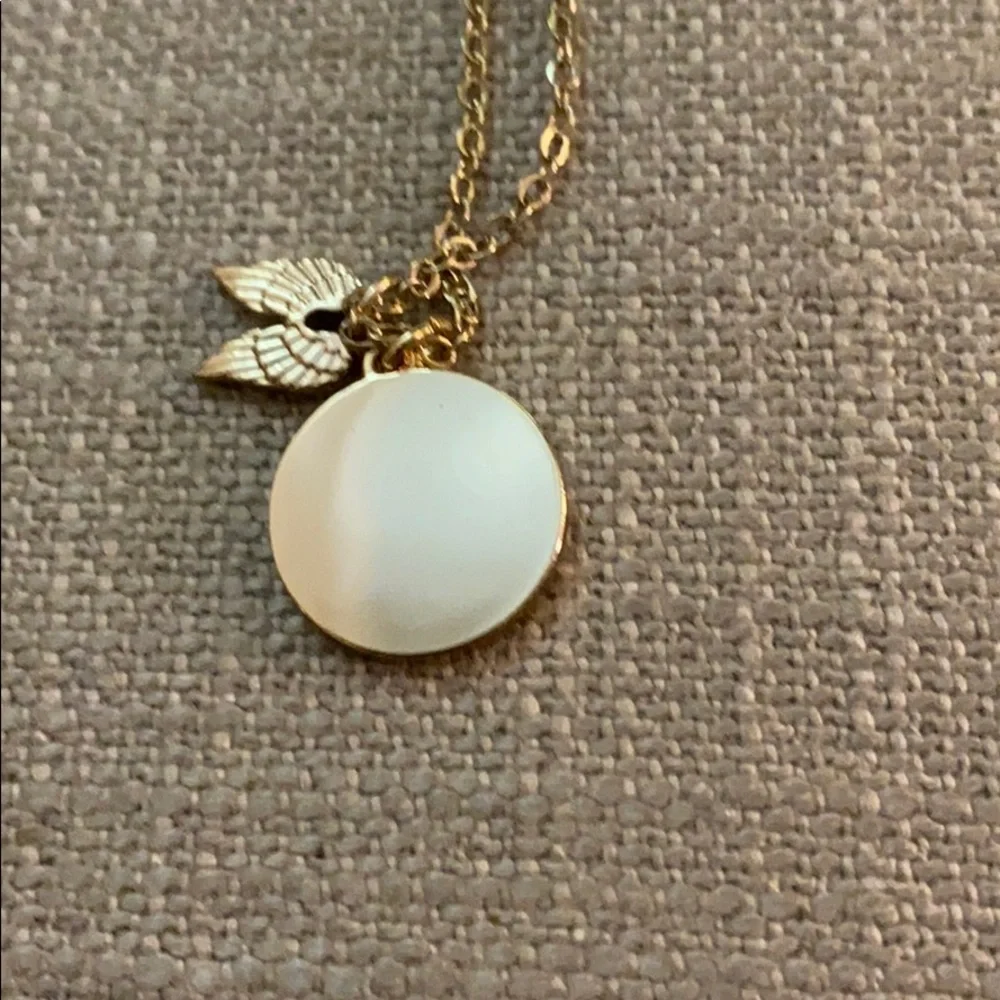 SALE! 3 for $20🌠 Angel pendant with wings necklace - Picture 2 of 4